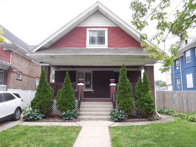 Single Family Home 4BR 2BA - 312 S 10th Ave, Maywood, IL