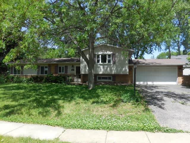 Photograph of 1040 Lakewood Dr, Bartlett, IL 60103