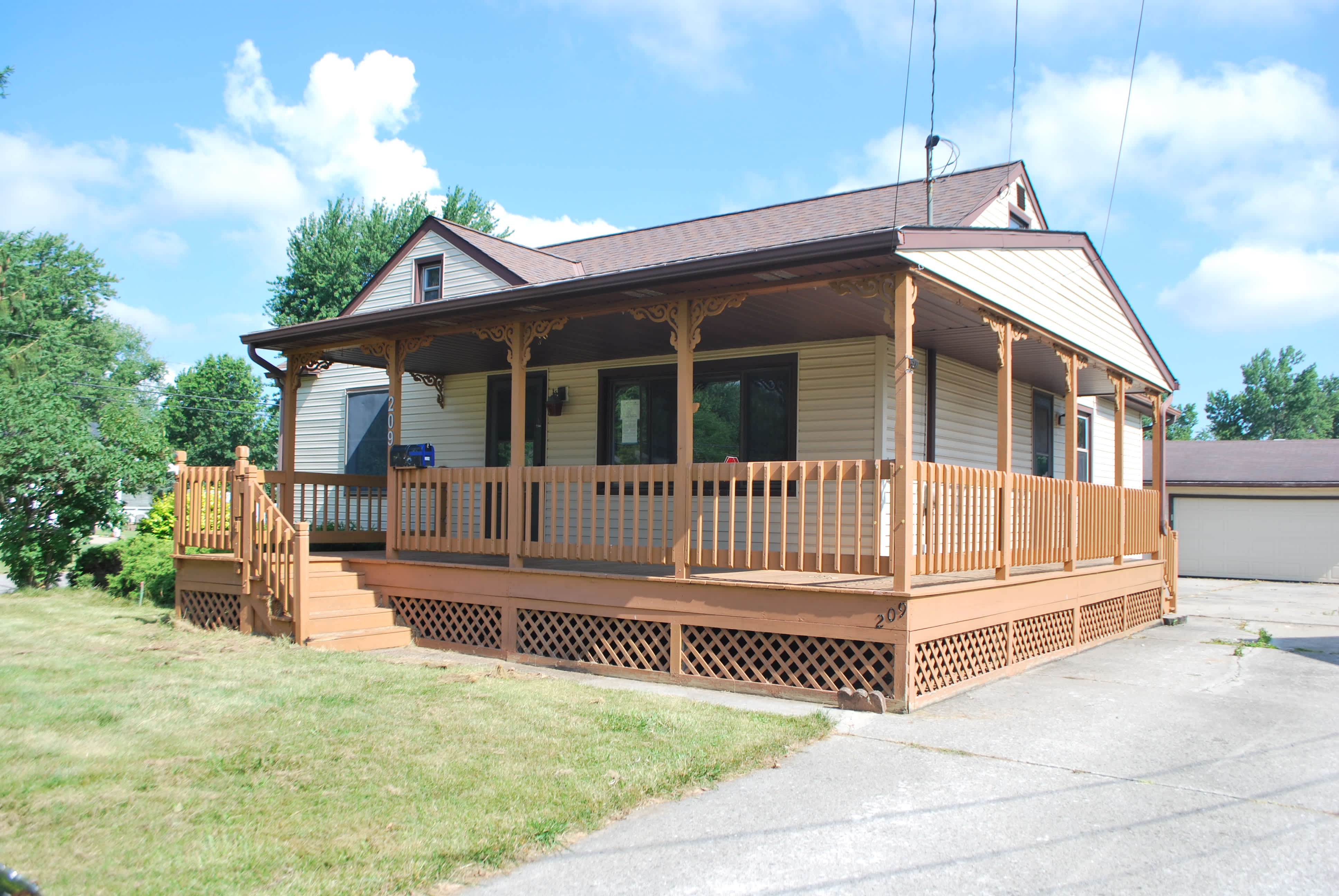 209 Sipple Ave photo