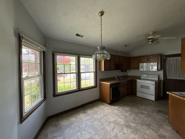 350 Lee Dr photo