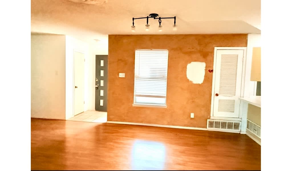 5012 Locust Ave photo