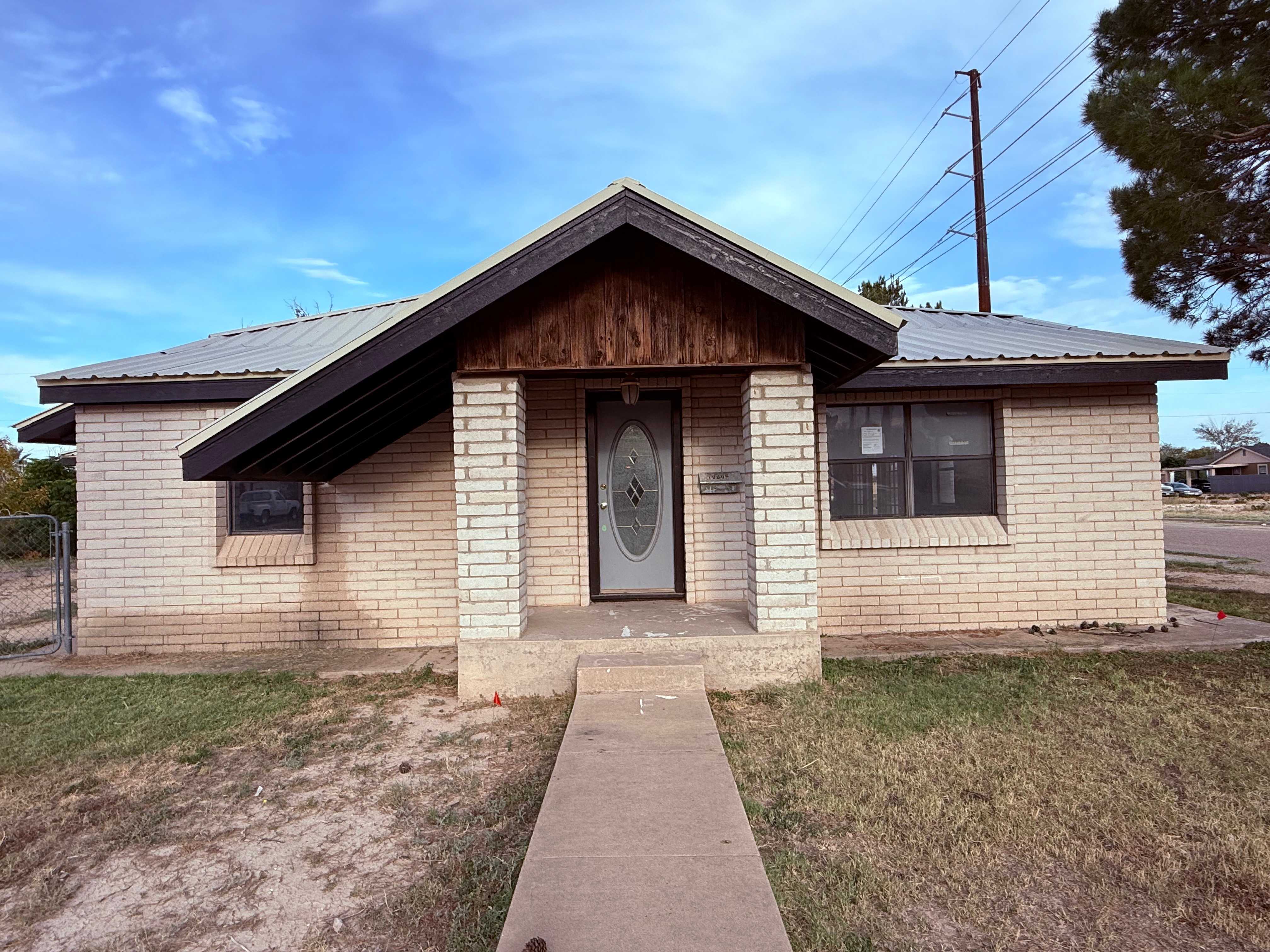 Photograph of 1600 N Young St, Fort Stockton, TX 79735