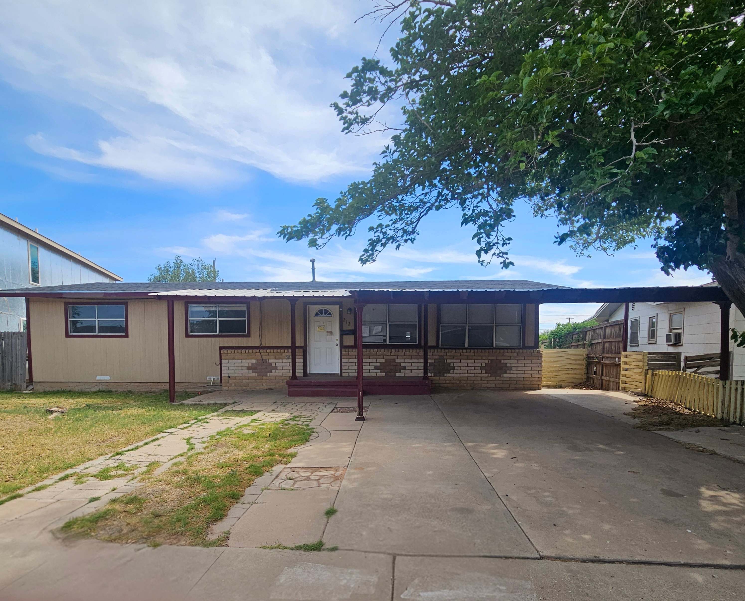 Single Family Home 3BR 2BA — 212 N San Jacinto St, Odessa, TX