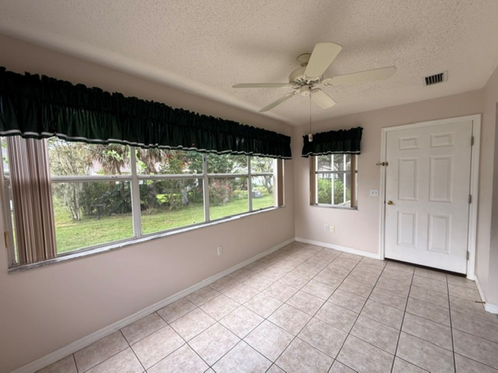 208 Aragon Ln photo