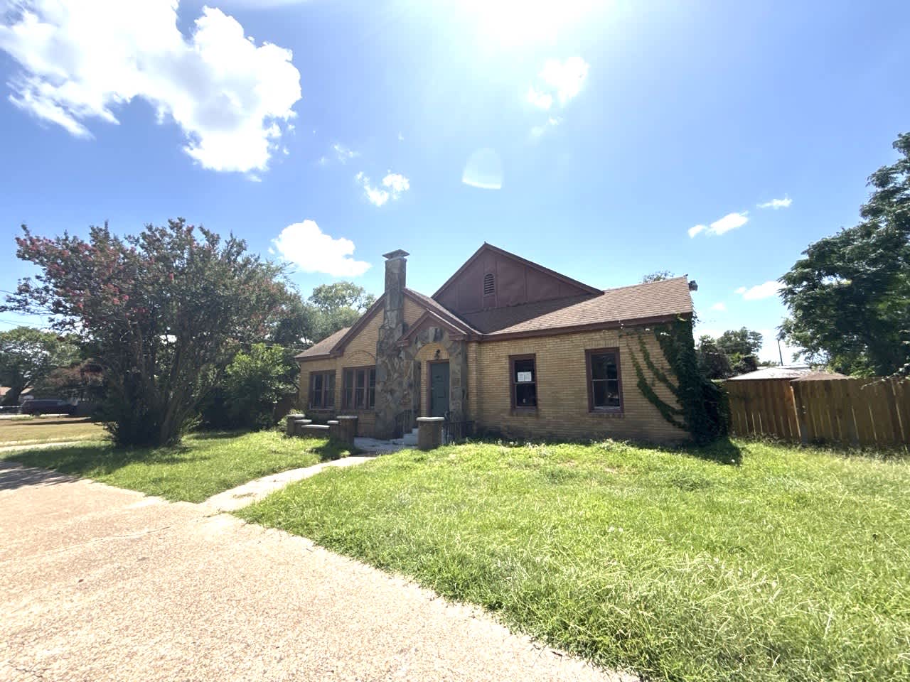 Photograph of 216 S Prairieville St, Athens, TX 75751