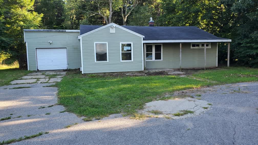 5131 Grand River Dr NE