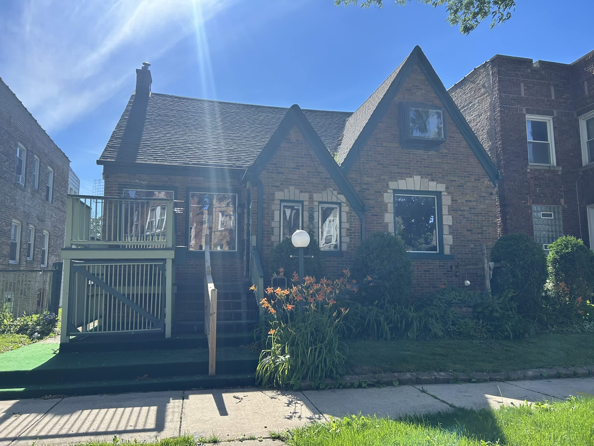 Single Family Home 3BR 1.1BA - 8906 S Hermitage Ave, Chicago, IL