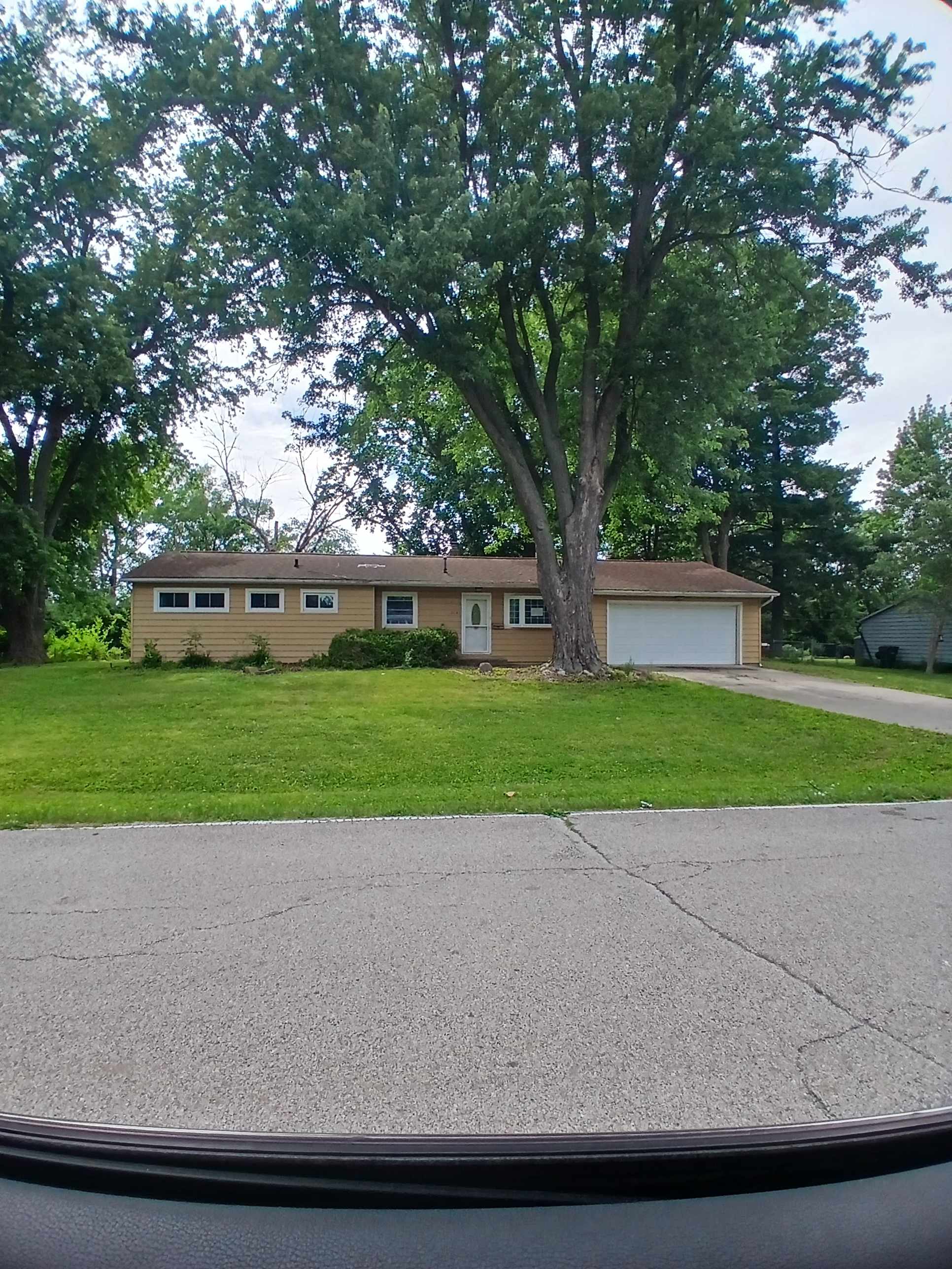 Photograph of 3947 N Burchard Dr, Decatur, IL 62526