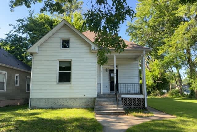 Single Family Home 2BR 1BA - 106 Hazel Ave, Belleville, IL