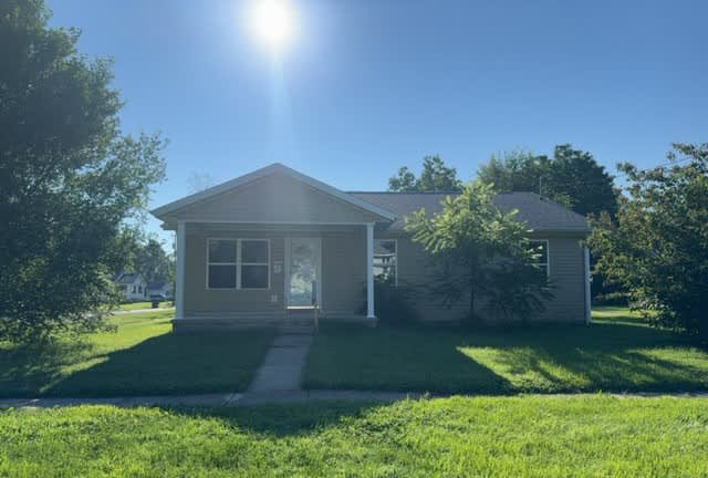 Photograph of 557 N Hickory St, Centralia, IL 62801