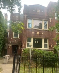 Single Family Home 4BR 2BA - 7819 S Bennett Ave, Chicago, IL