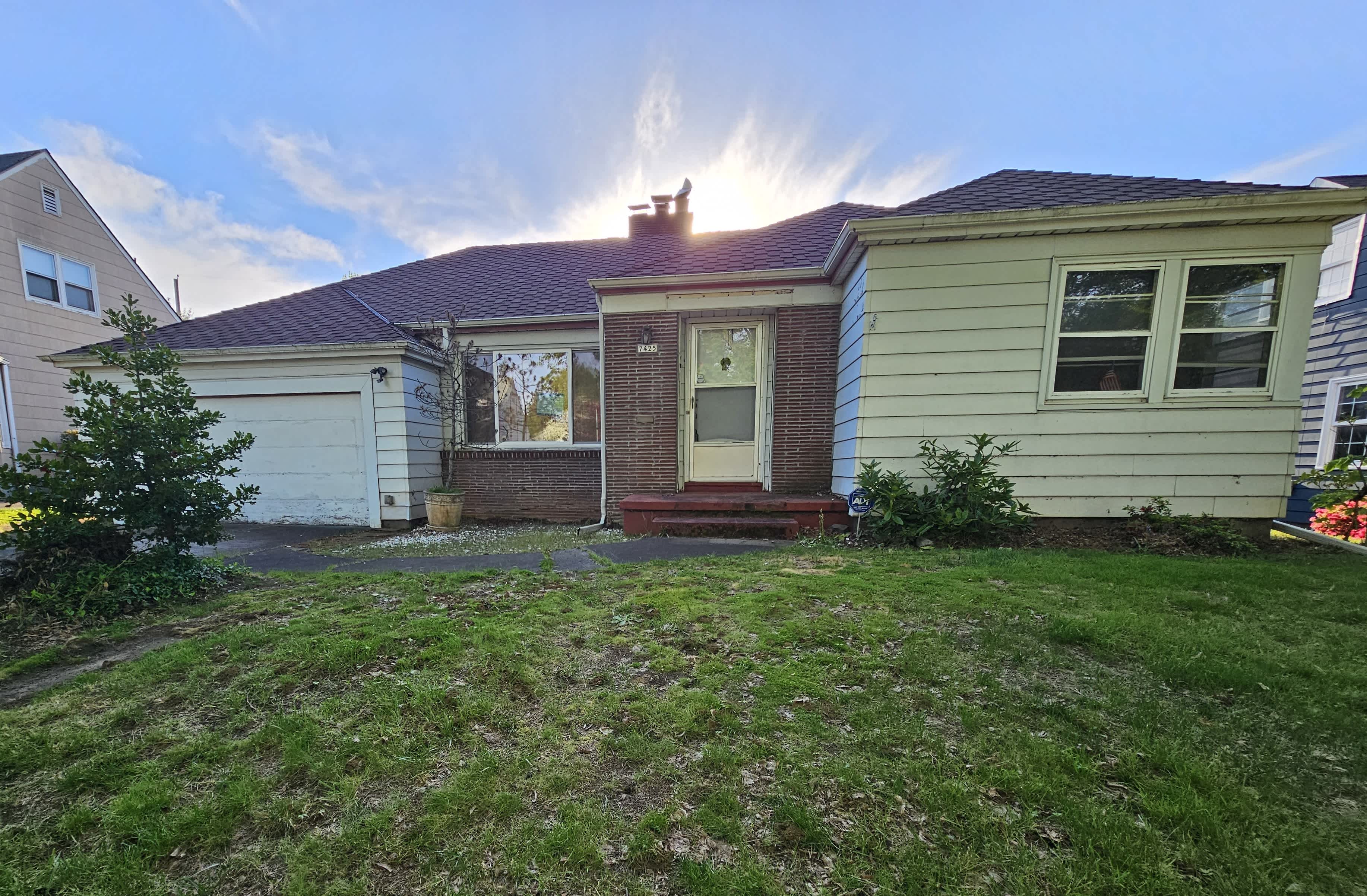 Single Family Home 2BR 1.1BA — 7425 N Chase Ave, Portland, OR