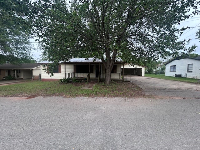 Photograph of 304 Butler St, Arp, TX 75750