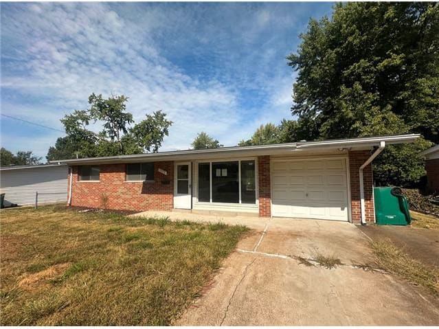 Single Family Home 3BR 1BA - 2353 Hallwood Dr, Saint Louis, MO