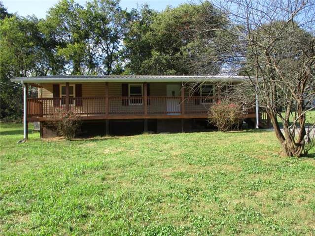 Single Family Home 3BR 1BA — 916 Monroe Cir, Madisonville, TN