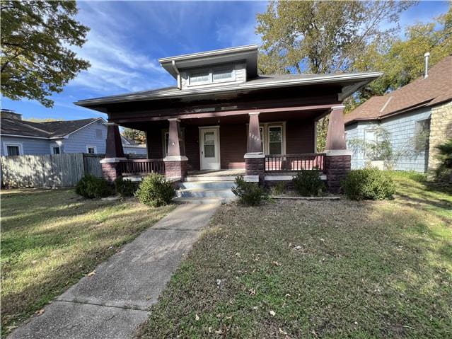 Photograph of 1204 E 11th Ave, Winfield, KS 67156