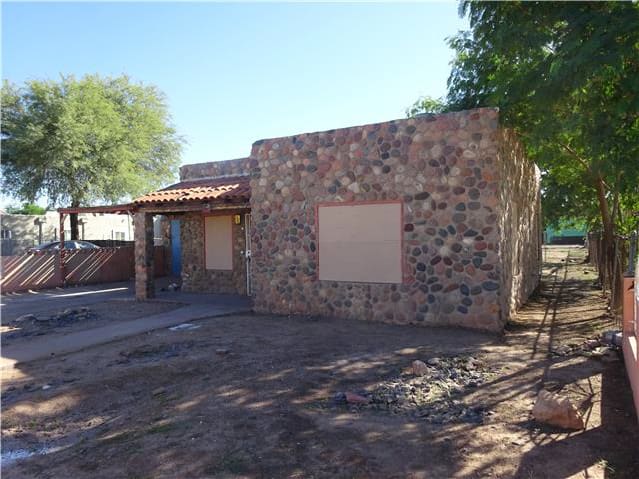 Single Family Home 4BR 2BA — 2821 E Adams St, Phoenix, AZ