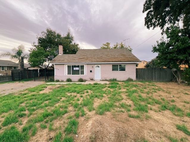 Photograph of 332 Hinkley Ave, Oakdale, CA 95361