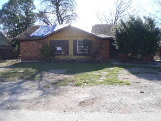 Photograph of 652 Fir St, Lockhart, TX 78644