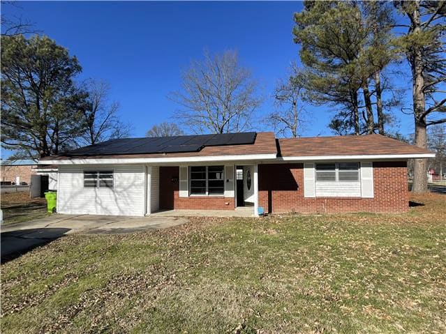 Photograph of 428 E 4th St, Lonoke, AR 72086