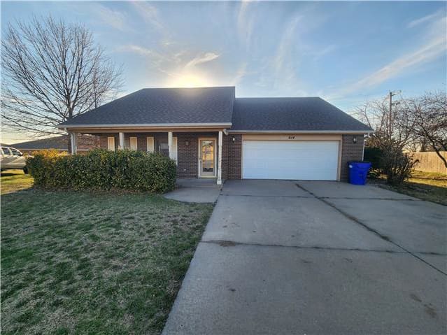 Single Family Home 3BR 2BA — 614 Chadwick Ct, Junction City, KS