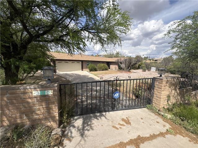 Photograph of 390 Quail Ct, Rio Rico, AZ 85648