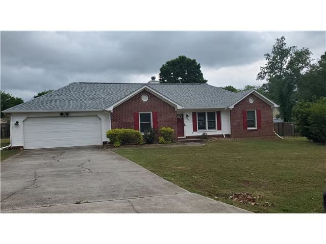 Single Family Home 3BR 2BA — 121 Cooper Dr, Huntsville, AL