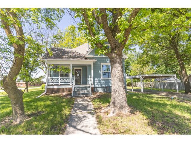 Single Family Home 4BR 2BA — 221 S Kentucky St, Mexico, MO
