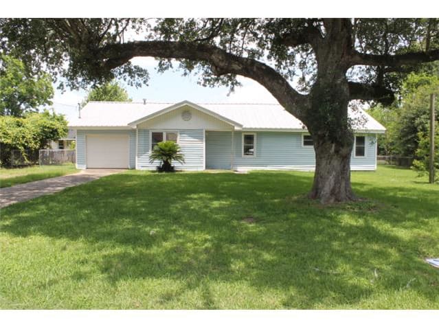 Single Family Home 3BR 2BA — 2714 Dowling St, West Orange, TX