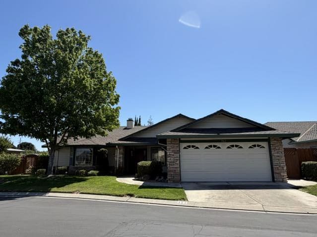 Photograph of 362 Garden Circle Dr E, Manteca, CA 95336