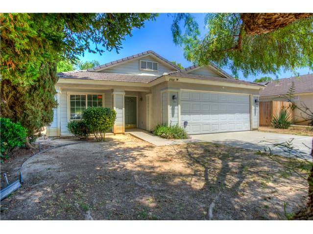 Photograph of 8900 Rollingbay Dr, Bakersfield, CA 93312