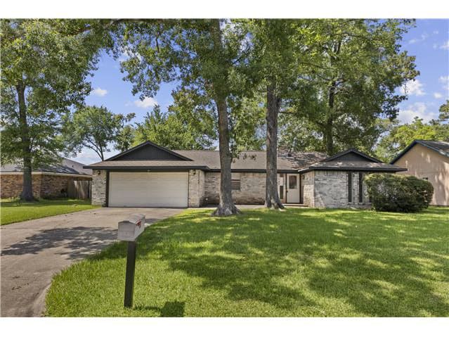 Single Family Home 3BR 2BA — 706 S Hyannis Port St, Crosby, TX