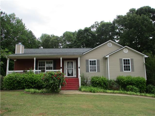 Single Family Home 5BR 3BA — 120 Aspen Forest Dr, Covington, GA