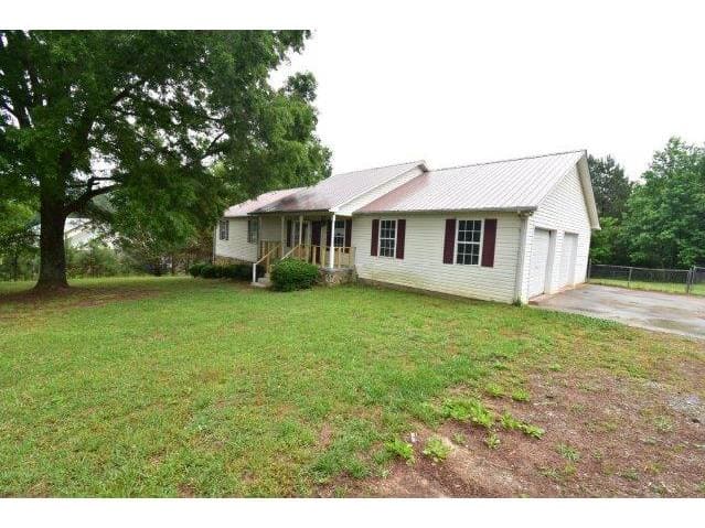 Single Family Home 3BR 3BA — 5784 Old Federal Ro, Chatsworth, GA