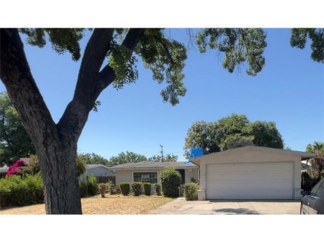 Photograph of 1152 E Drummond Ave, Fresno, CA 93706