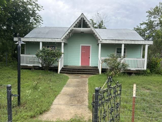 Photograph of 501 E Daniel St, Uvalde, TX 78801