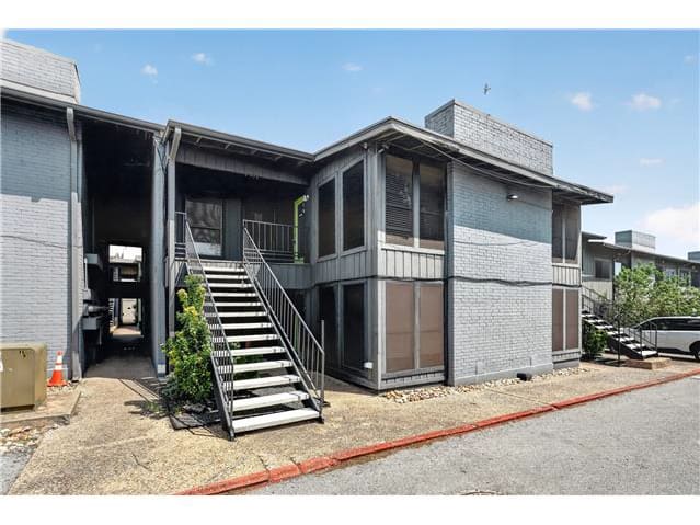 Photograph of 909 Reinli St Unit 240, Austin, TX 78751