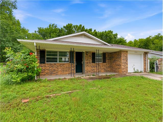 Single Family Home 3BR 1.1BA - 2125 E Bent Tree Dr, Ada, OK