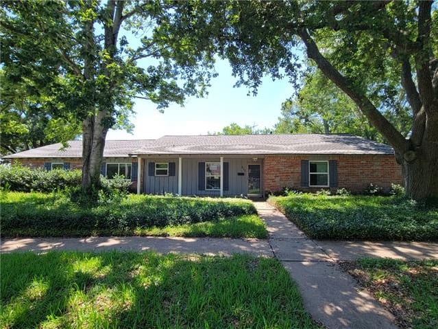 Single Family Home 4BR 3BA - 802 Seafoam Rd, Houston, TX