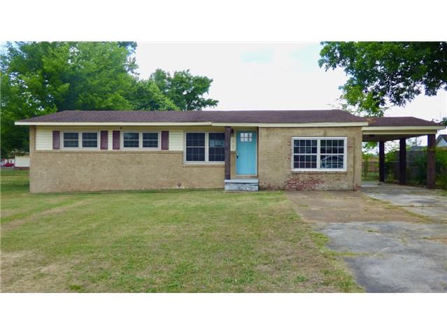 Photograph of 402 Ford Street, Muscle Shoals, AL 35661
