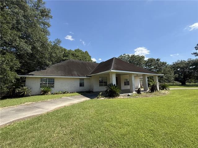 Single Family Home 5BR 4BA - 37450 La Highway 16, Denham Springs, LA