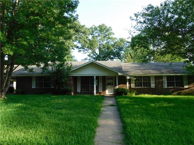 Single Family Home 4BR 3BA - 45 Broadmoor Dr, Texarkana, AR