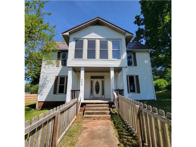 Single Family Home 5BR 3BA - 504 Evans St, Livingston, TN