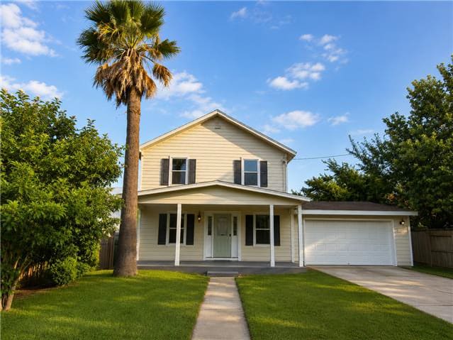 Single Family Home 4BR 2.1BA - 2308 Hollywood Ave, Galveston, TX