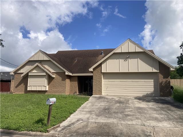 Single Family Home 3BR 2.1BA - 13729 River Forest Rd, Corpus Christi, TX