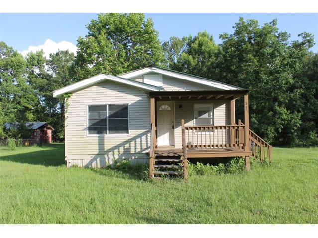 Single Family Home 2BR 1BA - 875 Woodrow St, Silsbee, TX