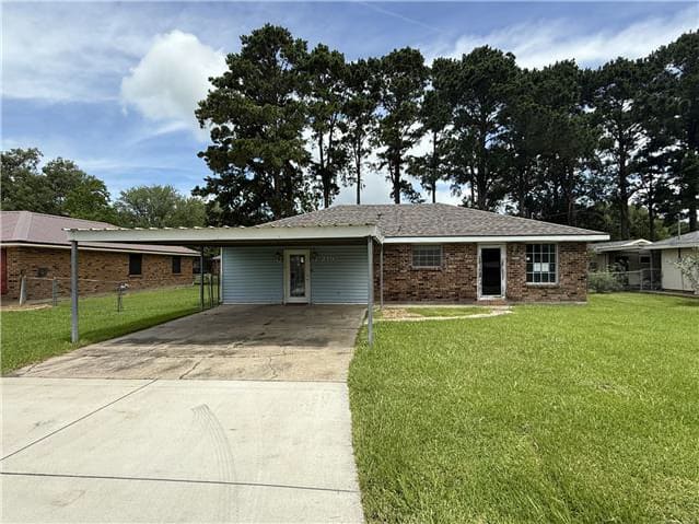 Single Family Home 3BR 1.1BA - 219 Blue Bonnet Dr, Crowley, LA