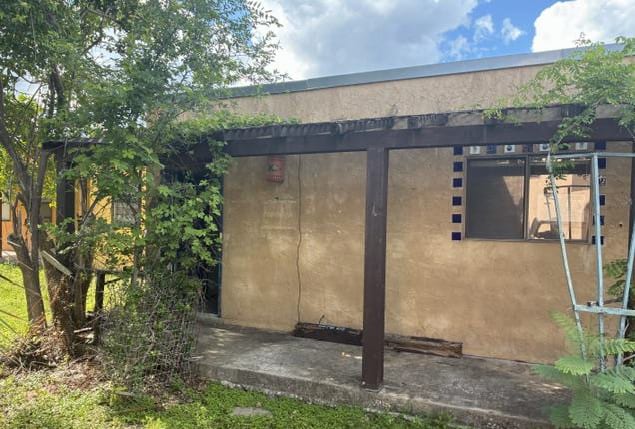 Single Family Home 2BR 2BA - 135 Avenida Juarez Rd, Brackettville, TX
