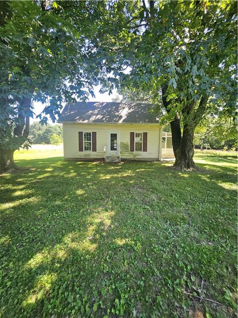 Single Family Home 1BR 1BA - 2539 Lawrence 2170, Wentworth, MO
