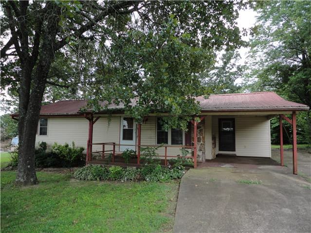 Single Family Home 2BR 3BA - 808 Gayler St, Mountain View, AR